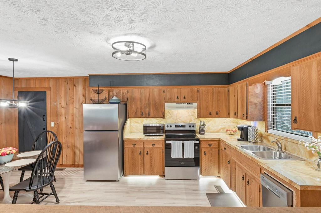 434356 Morganton Active