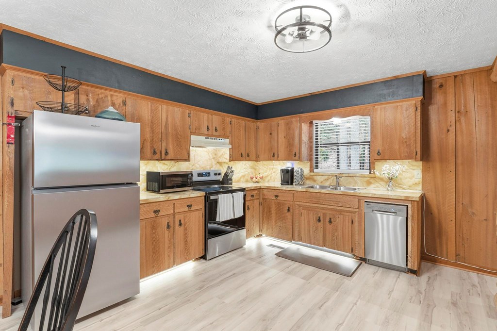 434356 Morganton Active