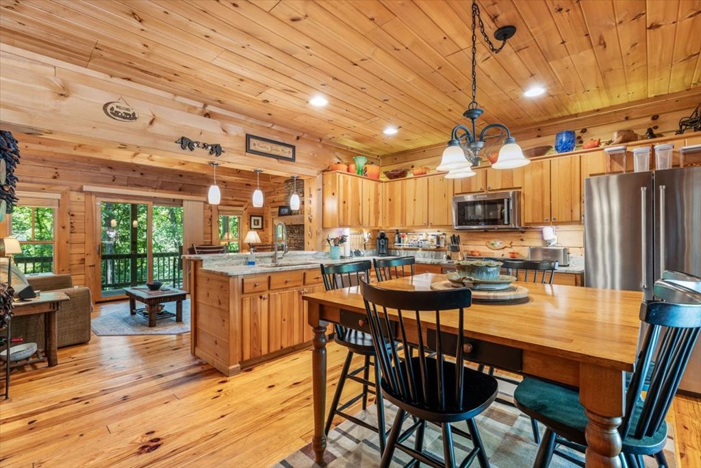434559 Hayesville Active