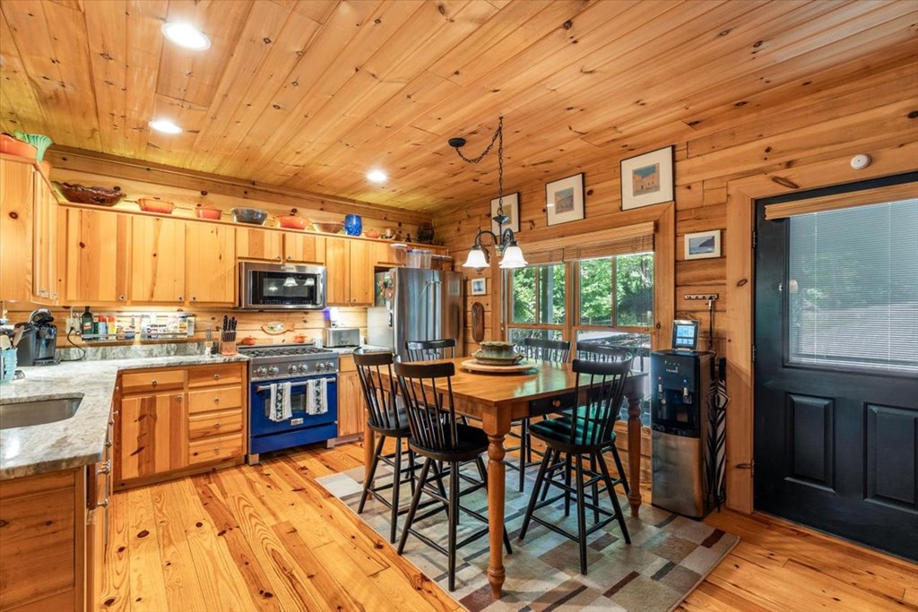 434559 Hayesville Active