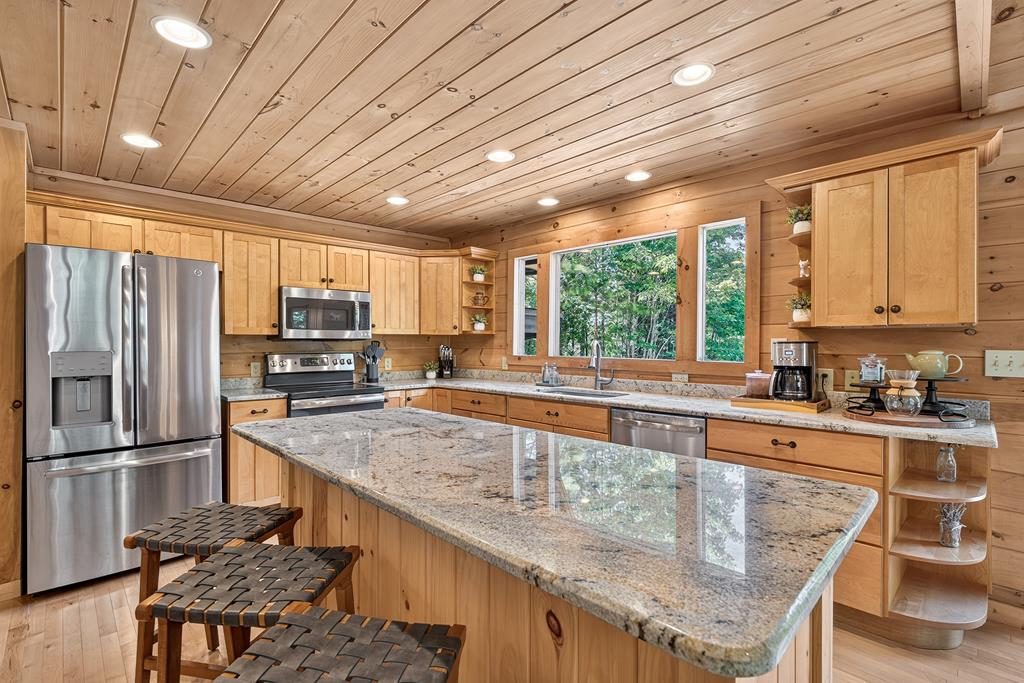 434572 Blue Ridge Active