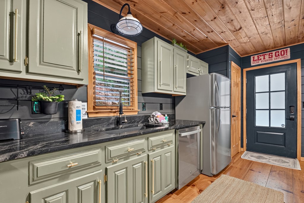 434605 Ellijay Active