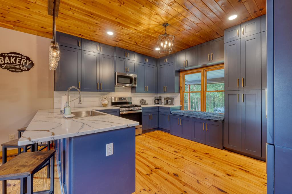 434648 Blue Ridge Active