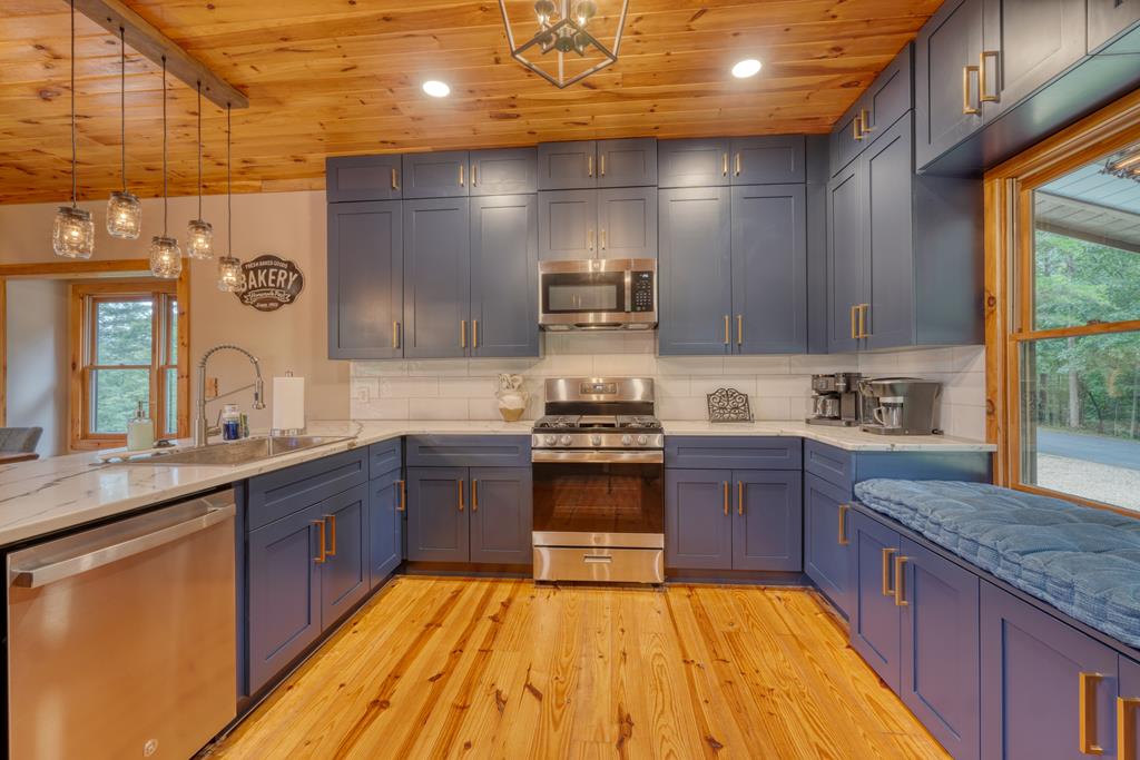 434648 Blue Ridge Active