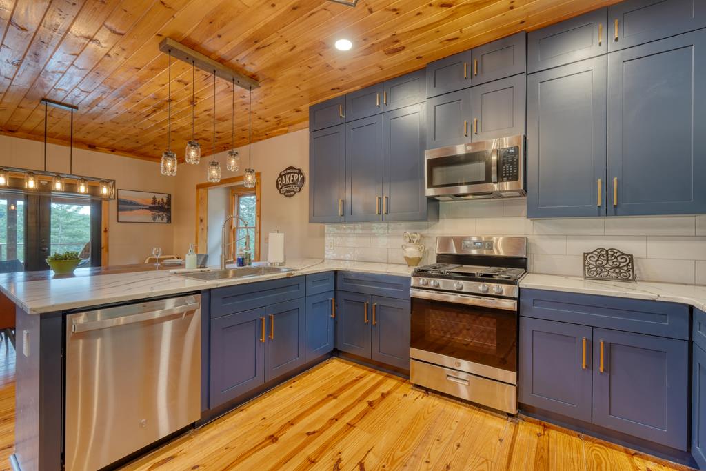 434648 Blue Ridge Active