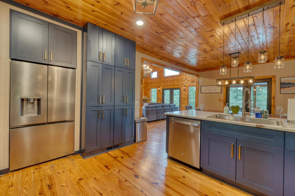 434648 Blue Ridge Active