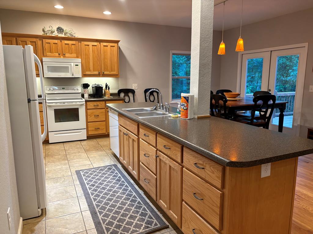 434657 Hayesville Active