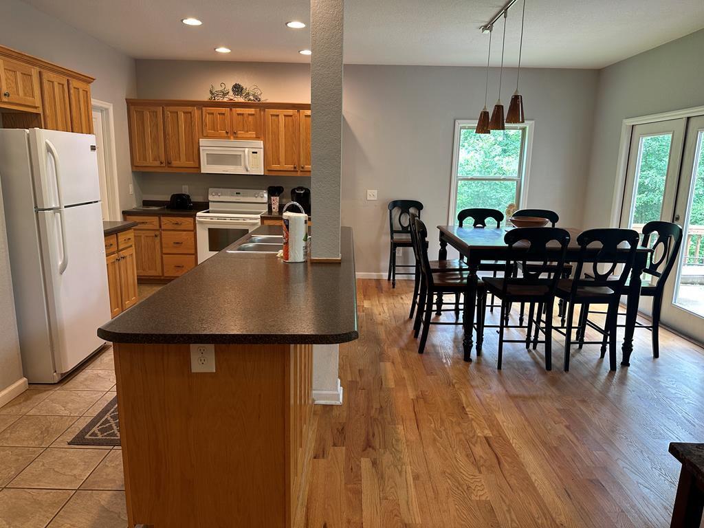 434657 Hayesville Active