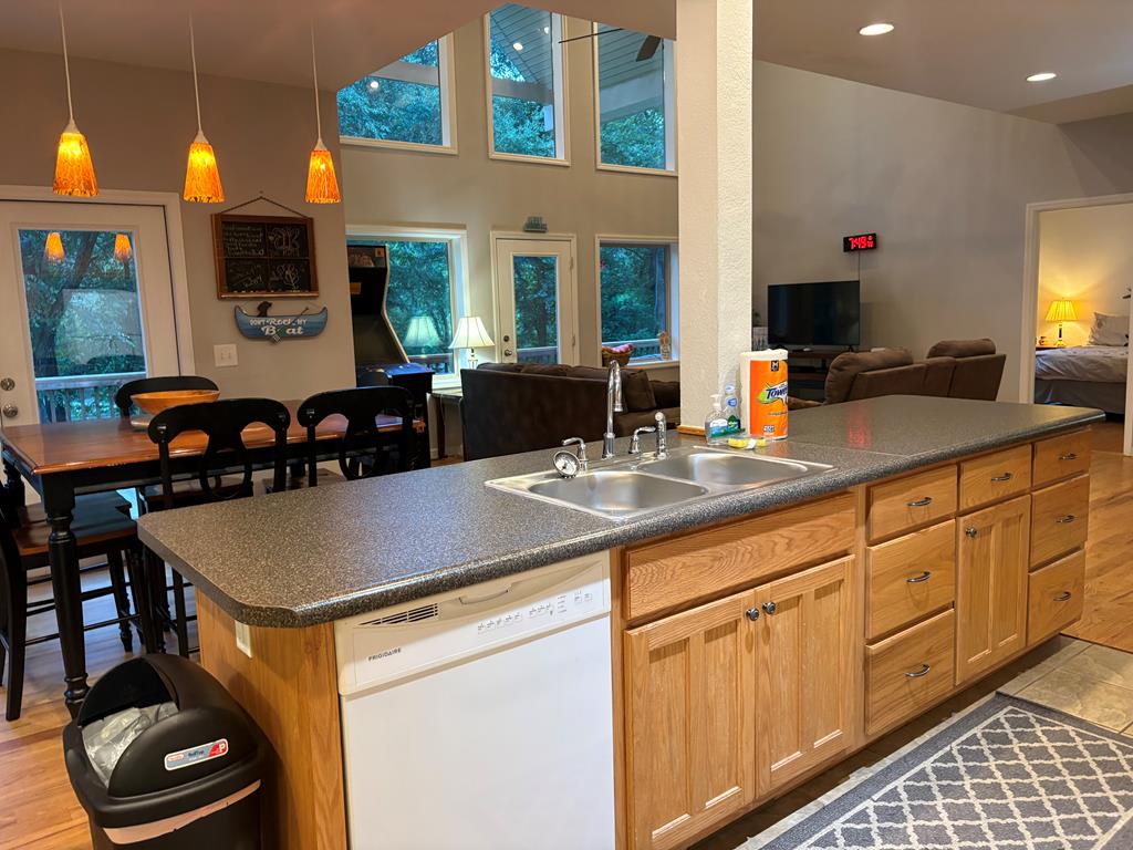 434657 Hayesville Active