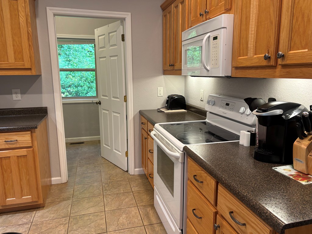 434657 Hayesville Active