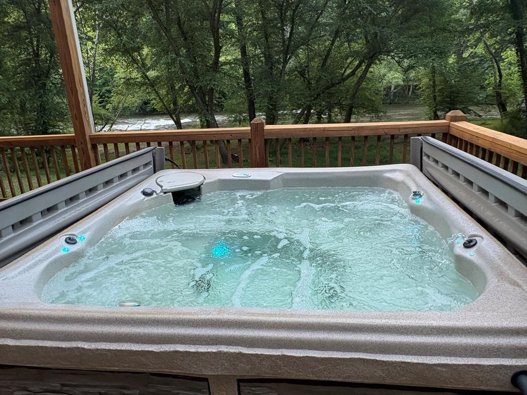 434657 Hayesville Active