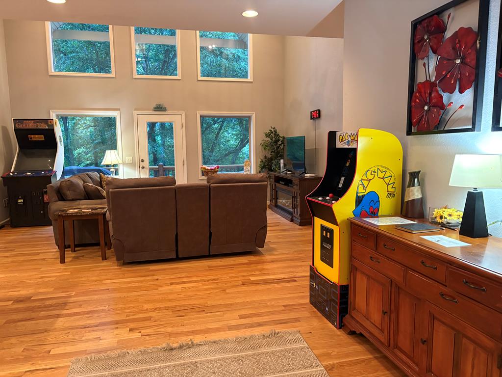 434657 Hayesville Active
