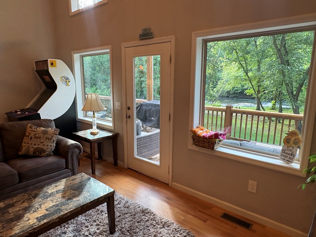 434657 Hayesville Active
