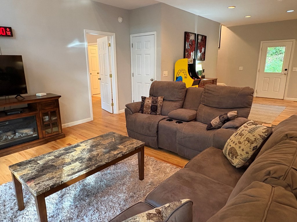 434657 Hayesville Active
