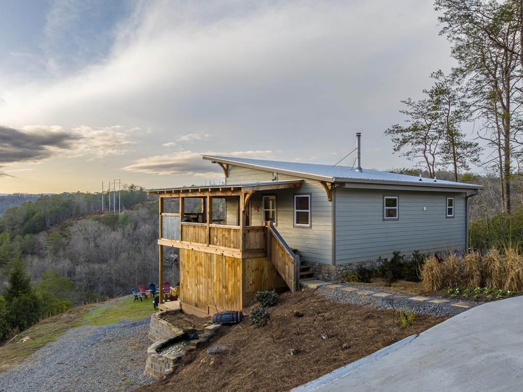 434695 Blue Ridge Active