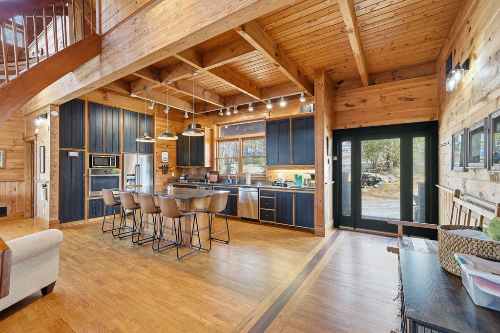434695 Blue Ridge Active