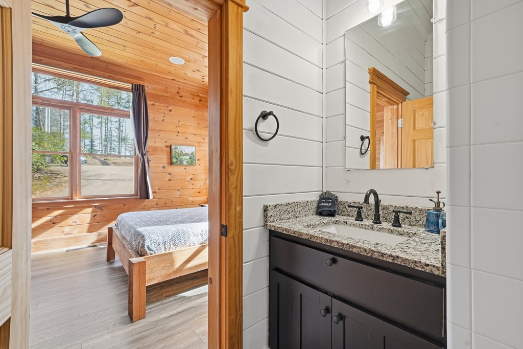 434695 Blue Ridge Active