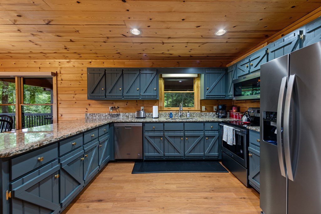 434733 Blue Ridge Active
