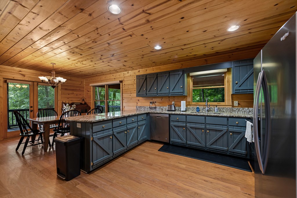 434733 Blue Ridge Active