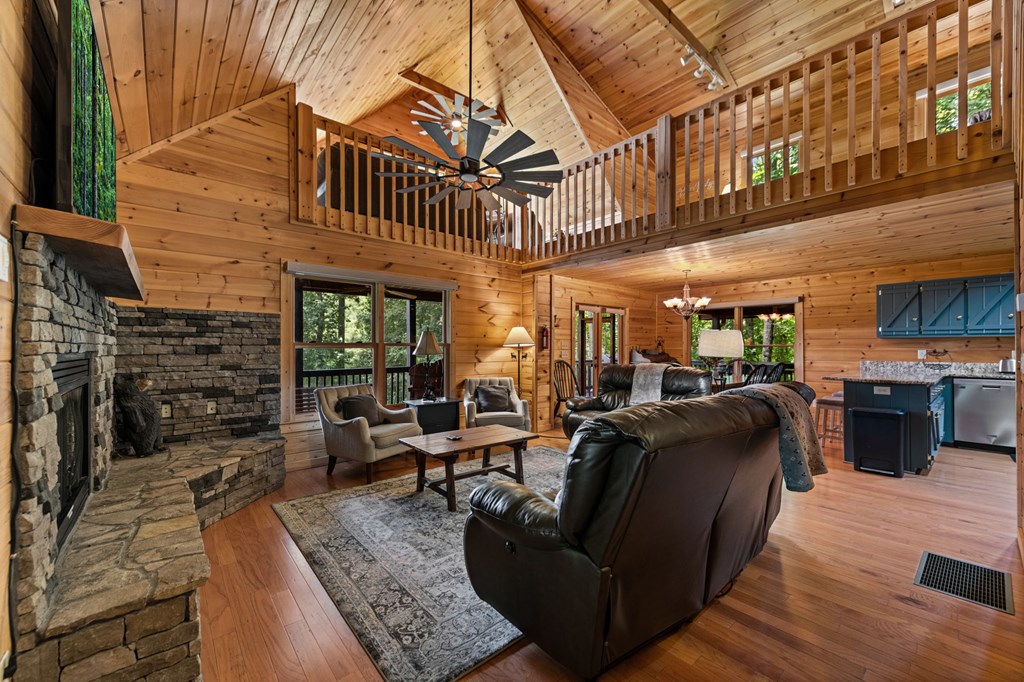 434733 Blue Ridge Active
