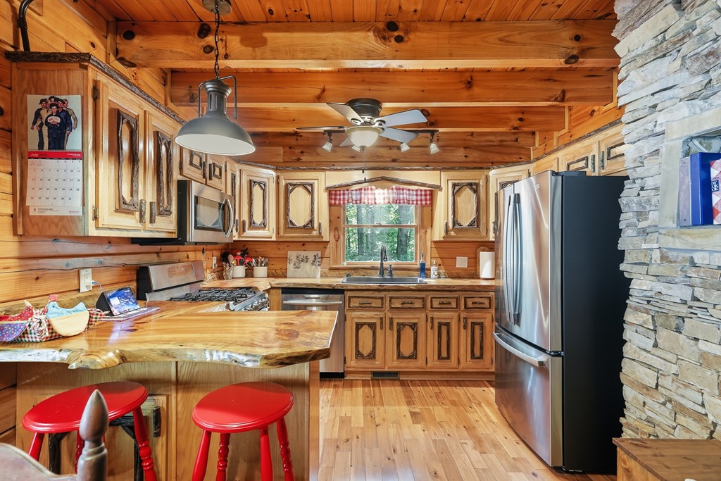 434760 Mineral Bluff Active