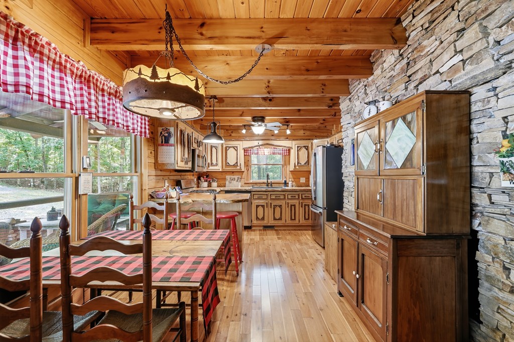 434760 Mineral Bluff Active