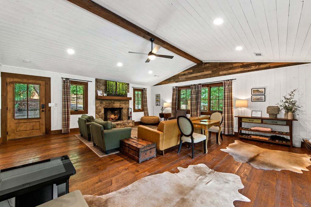 434893 Blue Ridge Active