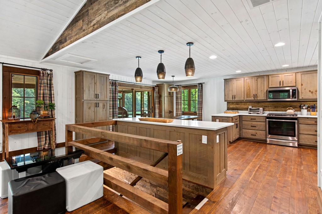 434893 Blue Ridge Active