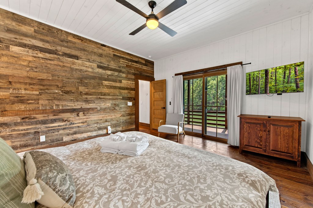 434893 Blue Ridge Active