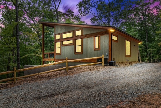 434896 Blue Ridge Active