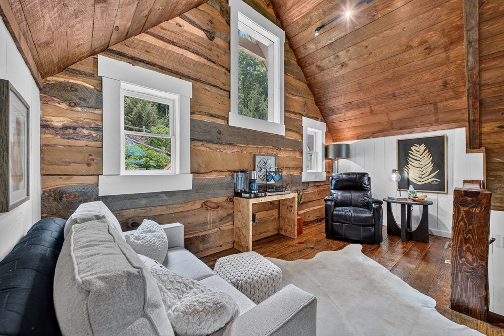 434978 Blue Ridge Active