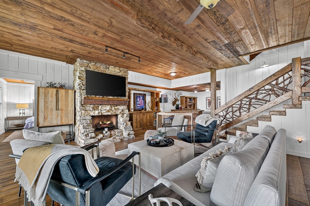 434978 Blue Ridge Active