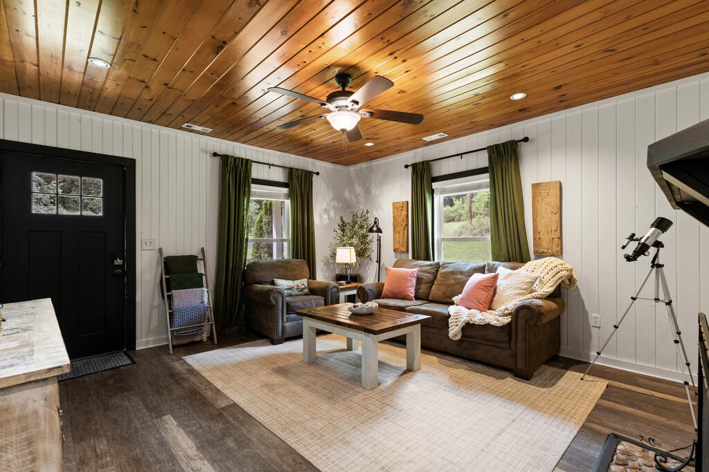435022 Morganton Active