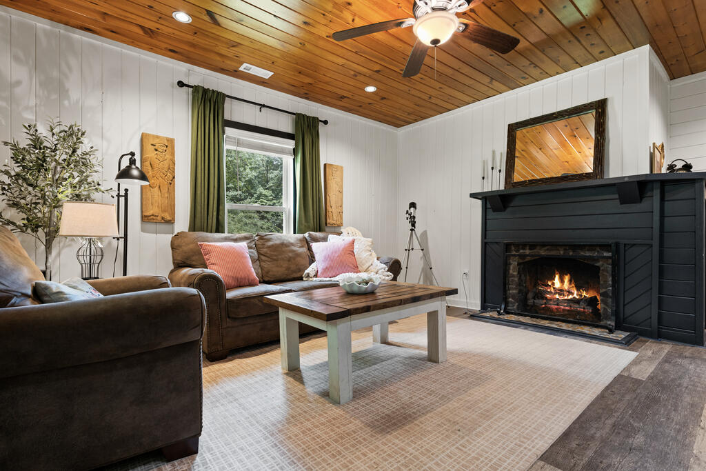 435022 Morganton Active