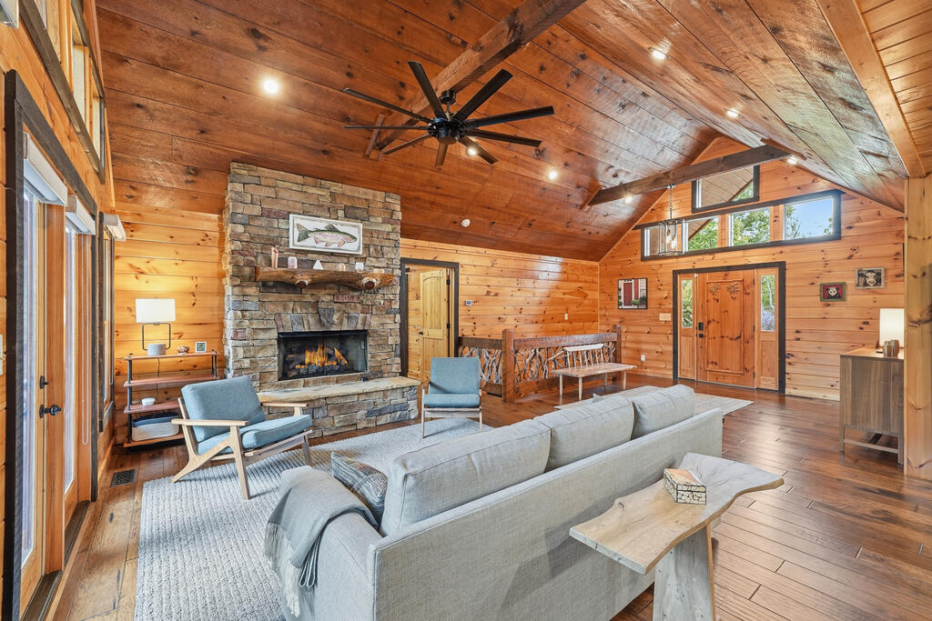 435041 Mineral Bluff Active