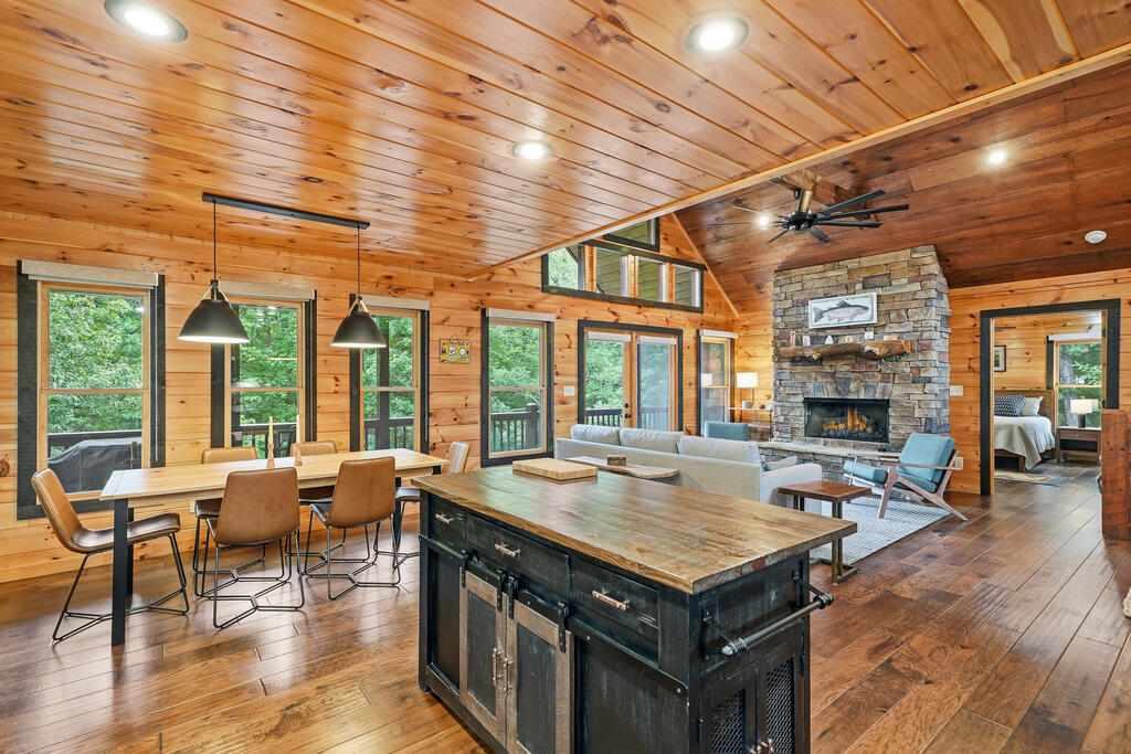 435041 Mineral Bluff Active