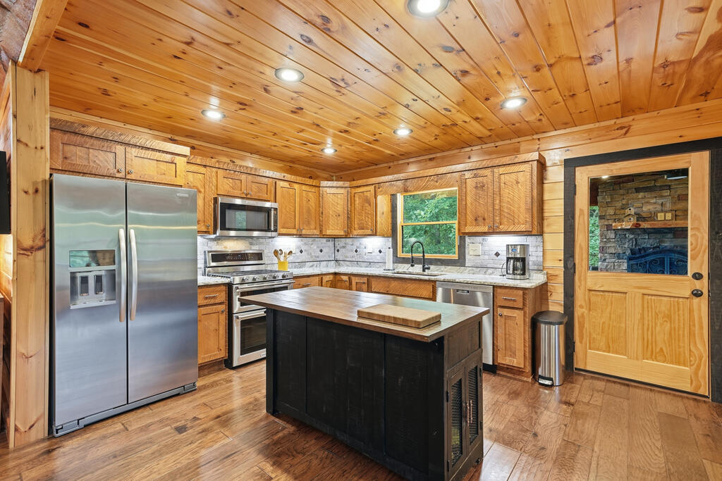435041 Mineral Bluff Active