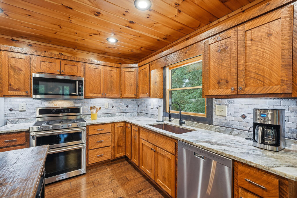 435041 Mineral Bluff Active