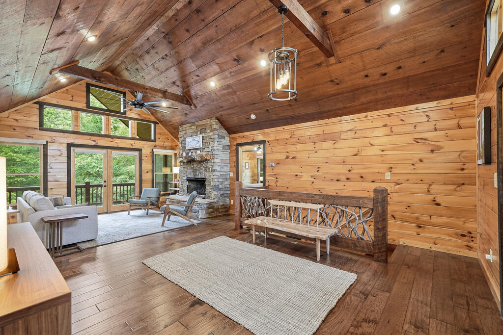435041 Mineral Bluff Active