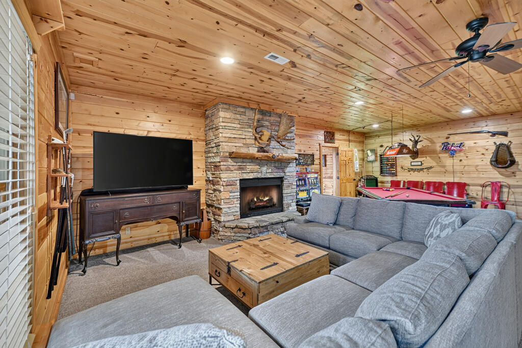 435168 Blue Ridge Active