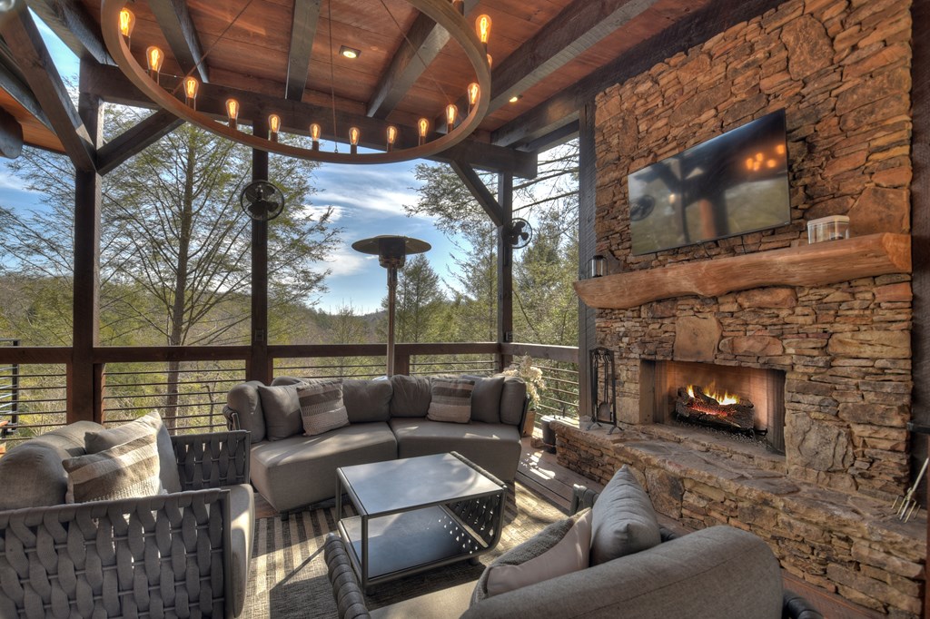 435185 Blue Ridge Active