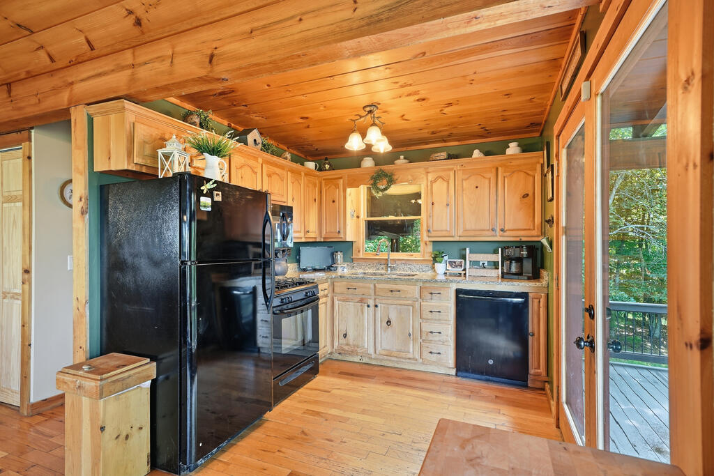 435212 Morganton Active