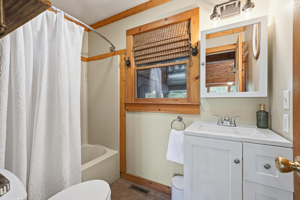 435212 Morganton Active