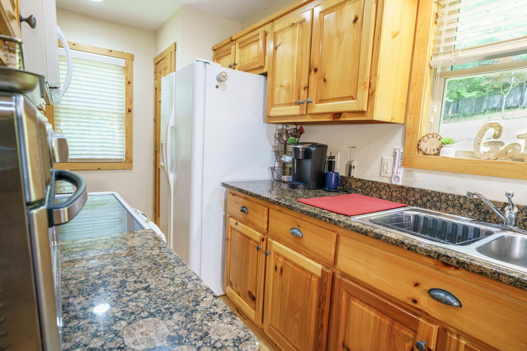 435225 Hayesville Active