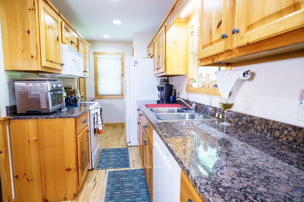 435225 Hayesville Active