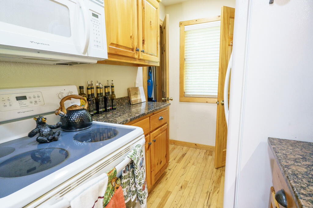 435225 Hayesville Active
