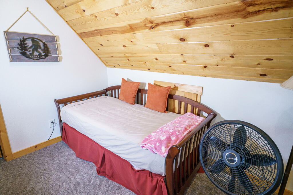 435225 Hayesville Active