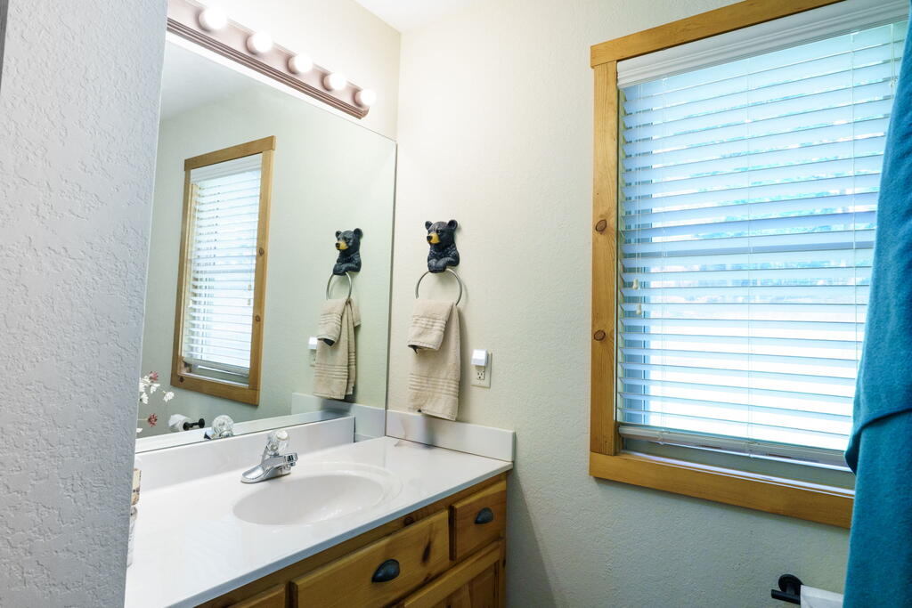435225 Hayesville Active