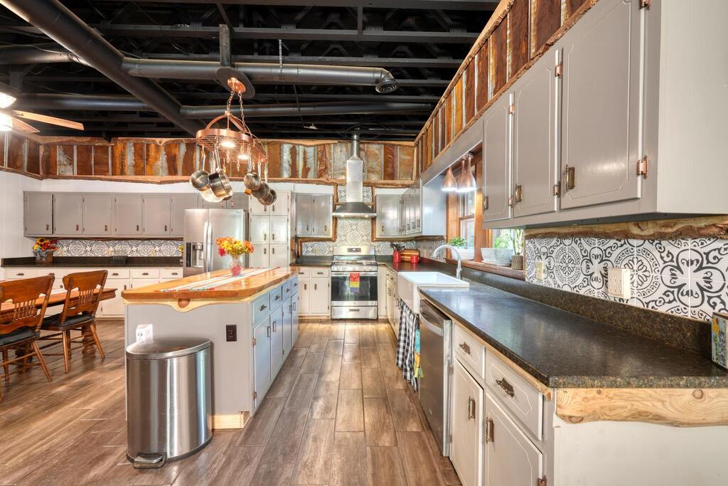 435227 Morganton Active