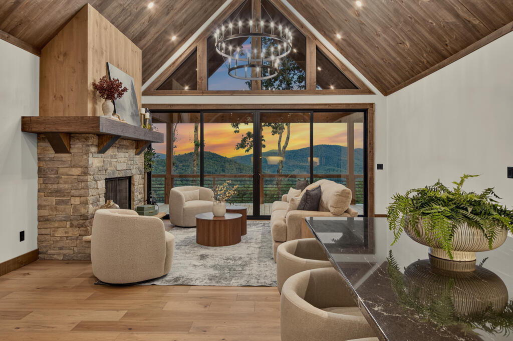 435238 Blue Ridge Active